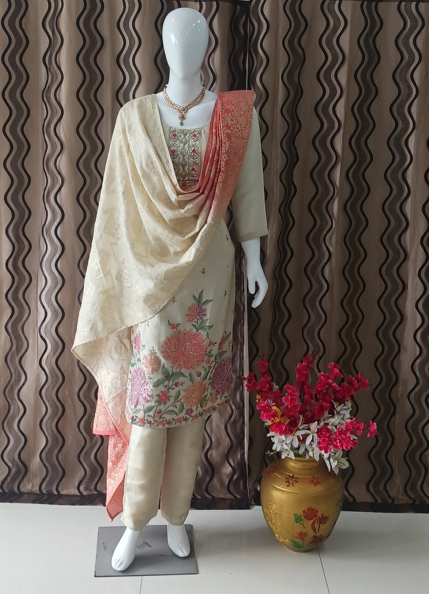 Straight Cut 3-Piece Suit with Dupatta and Sleeveless