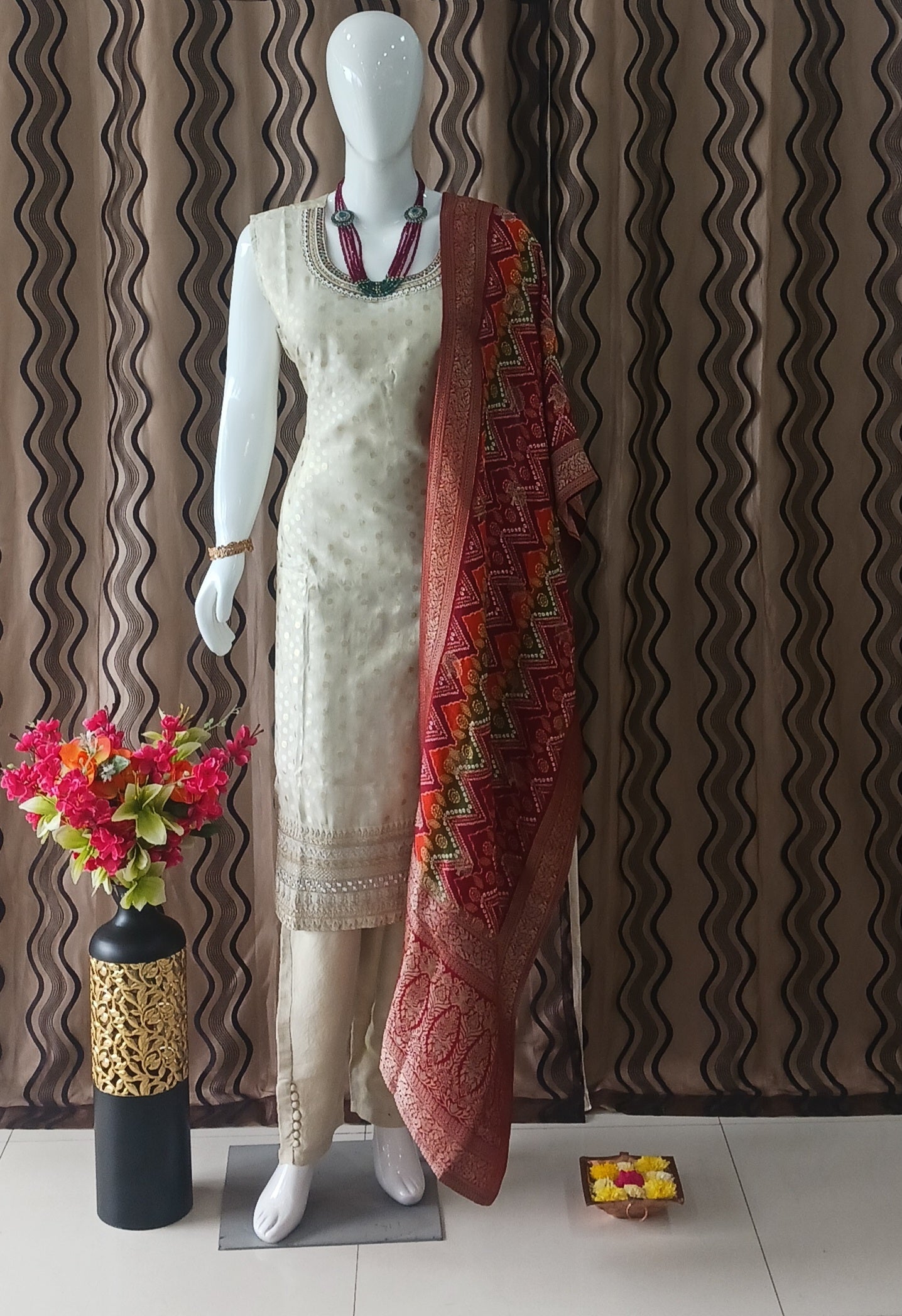 Straight Cut 3-Piece Suit with Dupatta and Detachable Sleeves