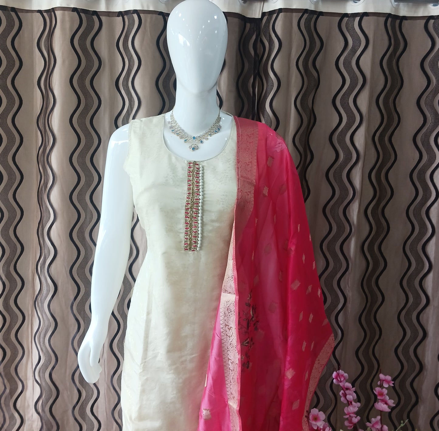 Straight Cut 3-Piece Suit with Organza Dupatta and Full Sleeves