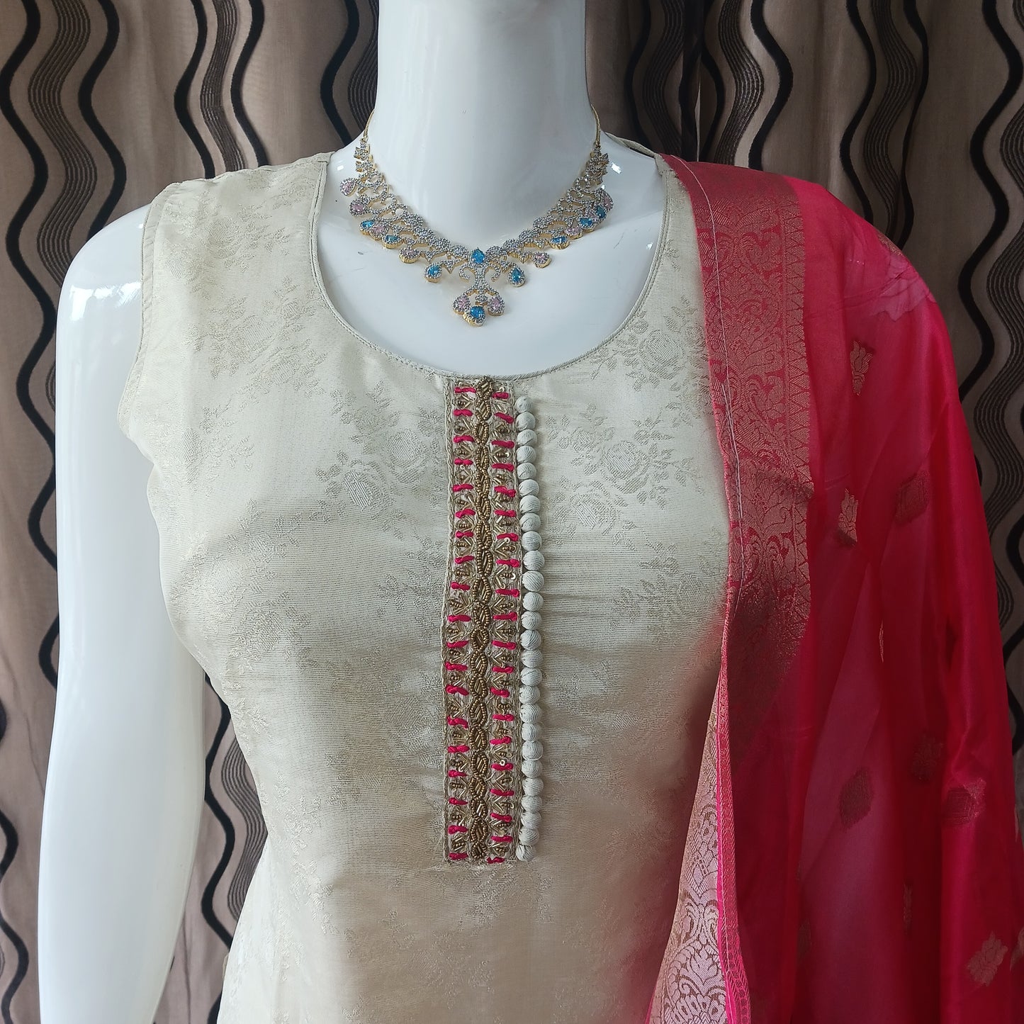 Straight Cut 3-Piece Suit with Organza Dupatta and Full Sleeves