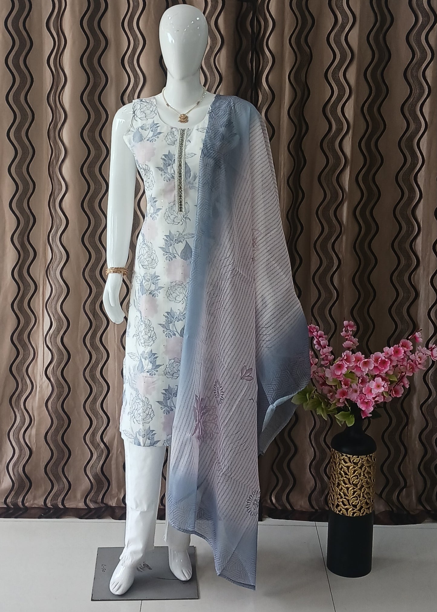 traight Cut 3-Piece Suit with Dupatta and Detachable Sleeves