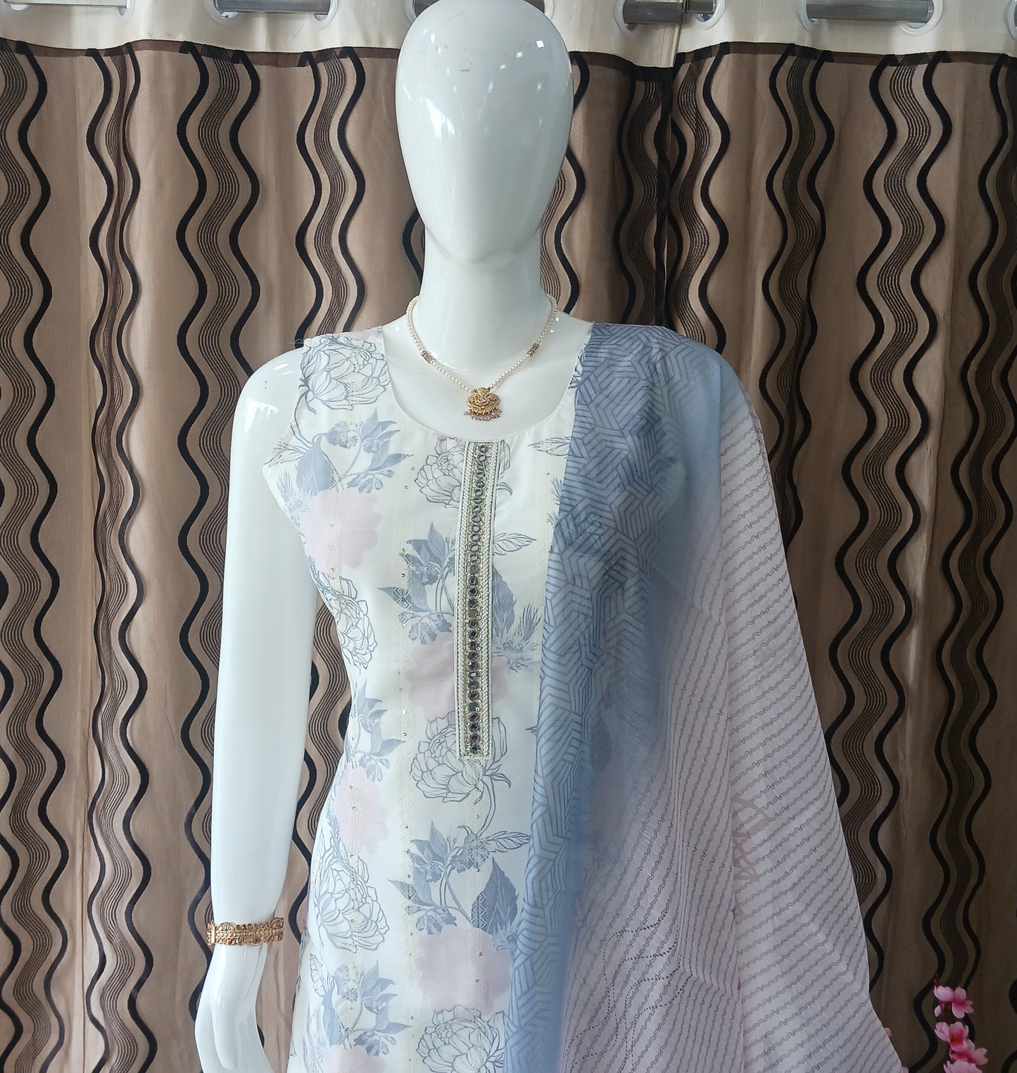 traight Cut 3-Piece Suit with Dupatta and Detachable Sleeves