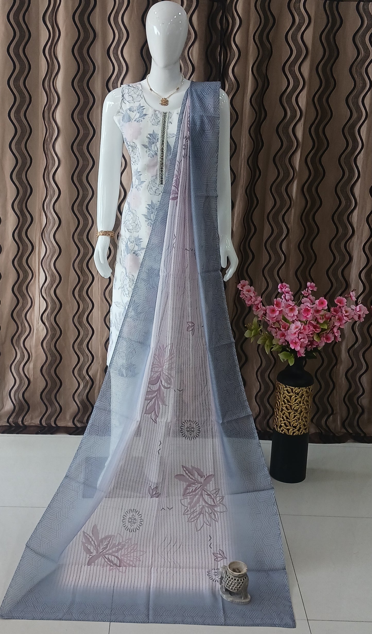 traight Cut 3-Piece Suit with Dupatta and Detachable Sleeves