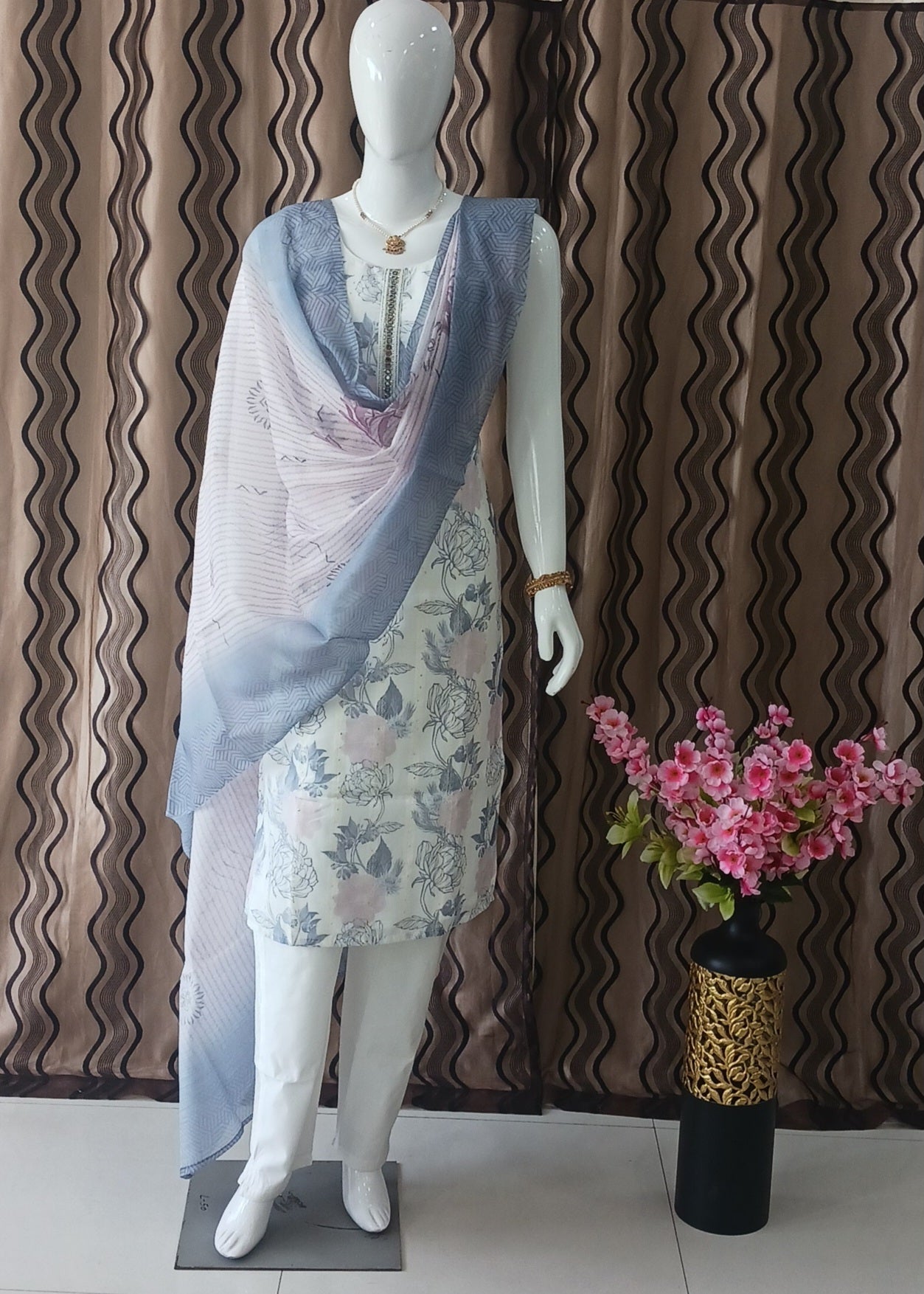 traight Cut 3-Piece Suit with Dupatta and Detachable Sleeves