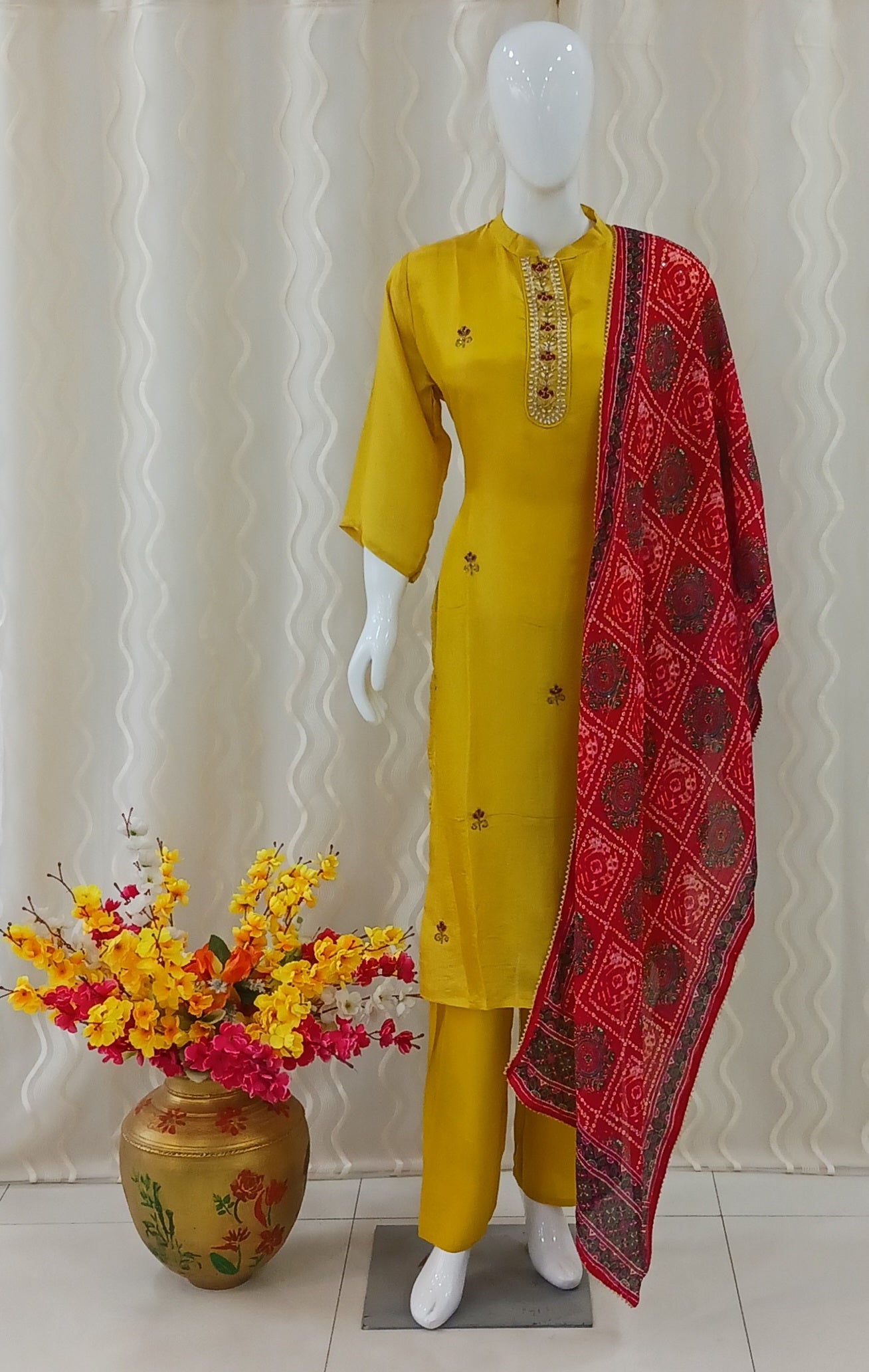 Straight Cut 3-Piece Suit with Bandhani Dupatta and Sleeveless