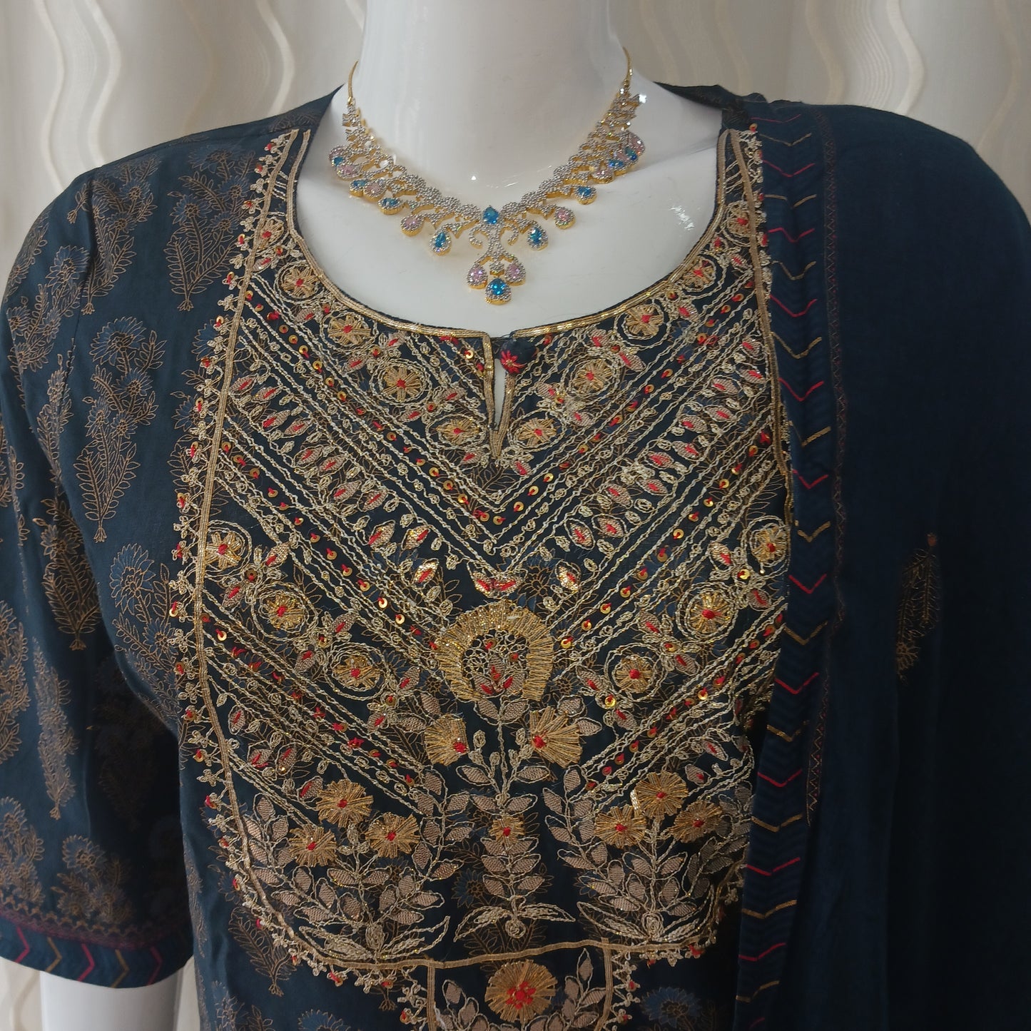 Straight Cut plazo pant 3-Piece Suit with Dupatta and Sleeveless with Attached Sleeves.