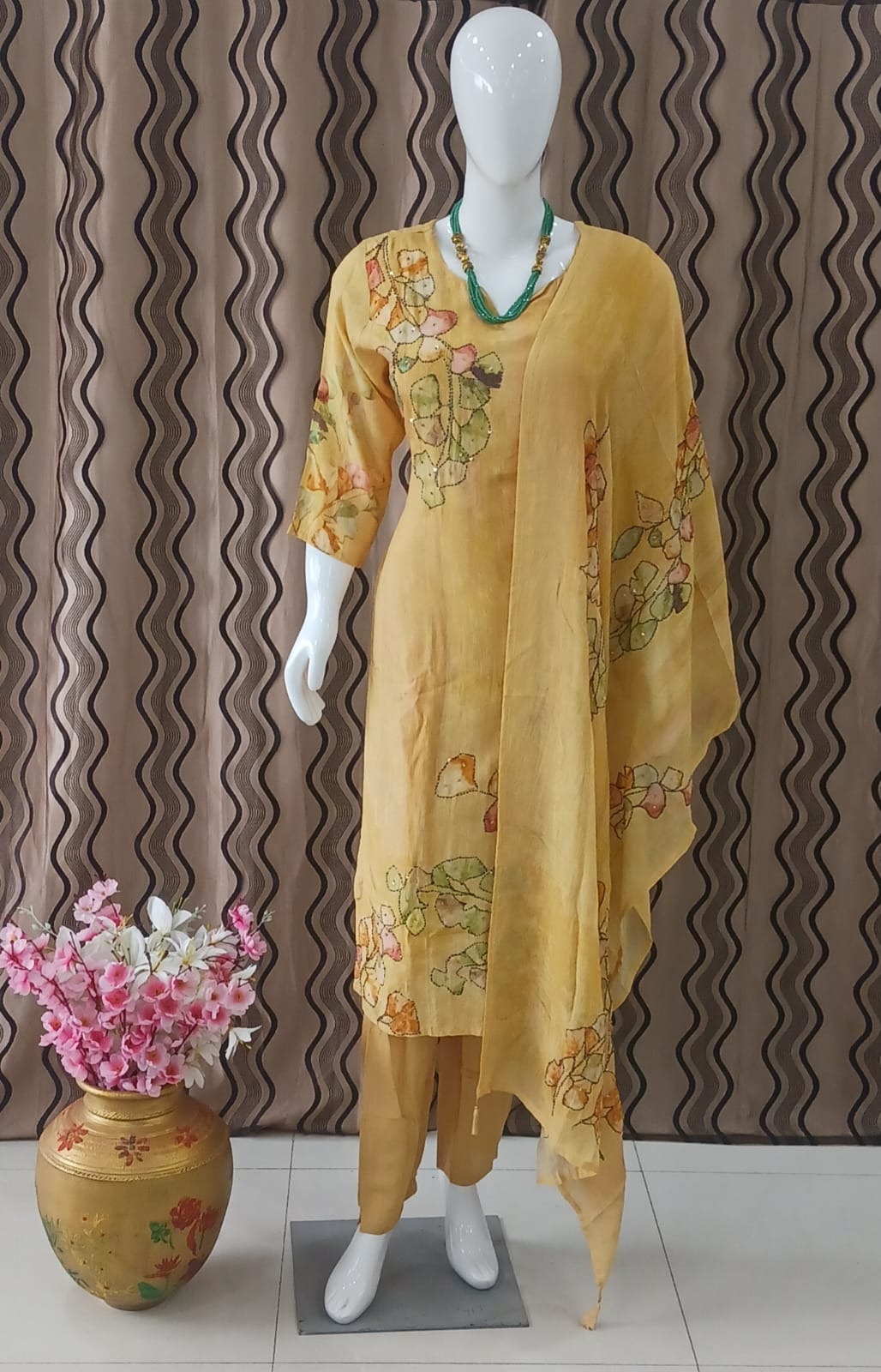 Straight Cut 3-piece suit Yellow silk blend with Lining