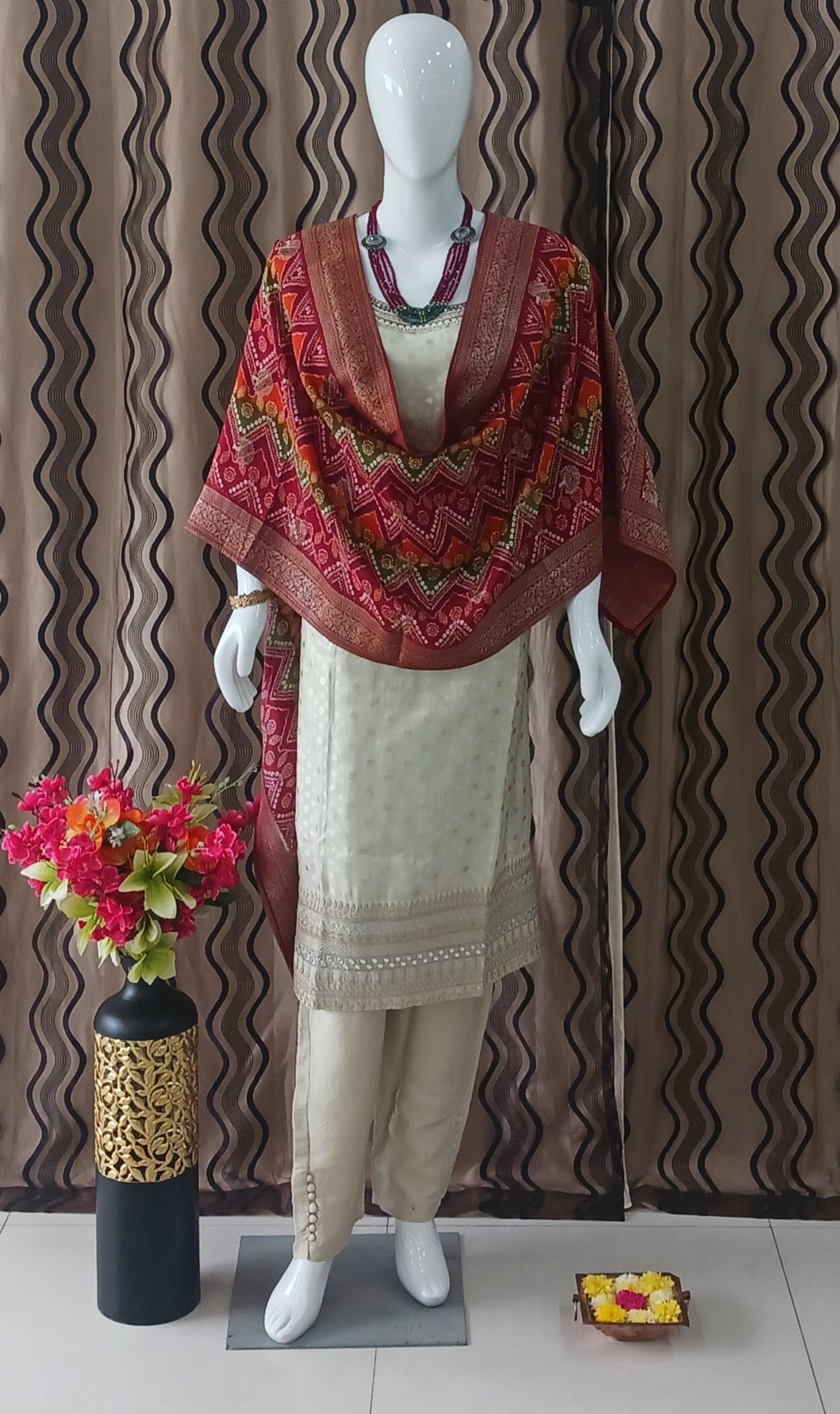 Straight Cut 3-Piece Suit with Dupatta and Detachable Sleeves