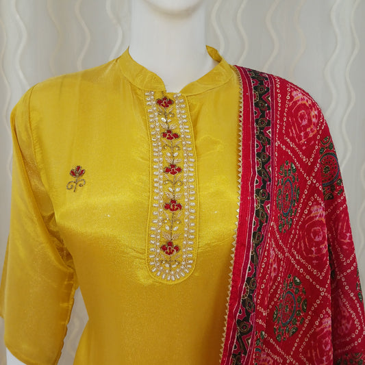 Straight Cut 3-Piece Suit with Bandhani Dupatta and Sleeveless